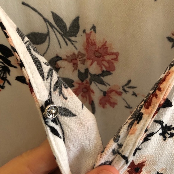 Kendall & Kylie White Floral Deep V-Neck Romper - Picture 7 of 11